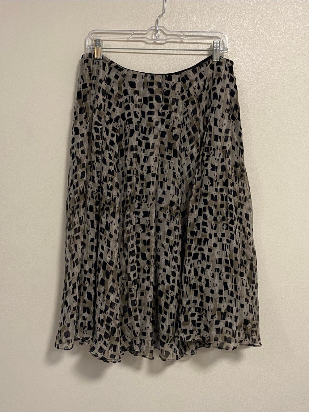 Jones New York Skirt Women’s Size 12 Black Gray Patterned A-Line Silk Midi Skirt